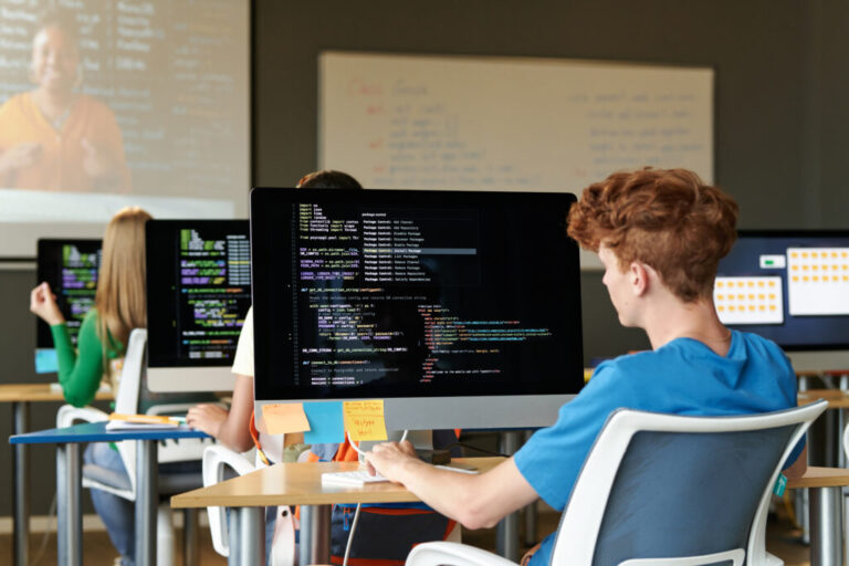 students studying it at lesson 2023 11 27 05 20 00 utc 1024x683 1 768x512
