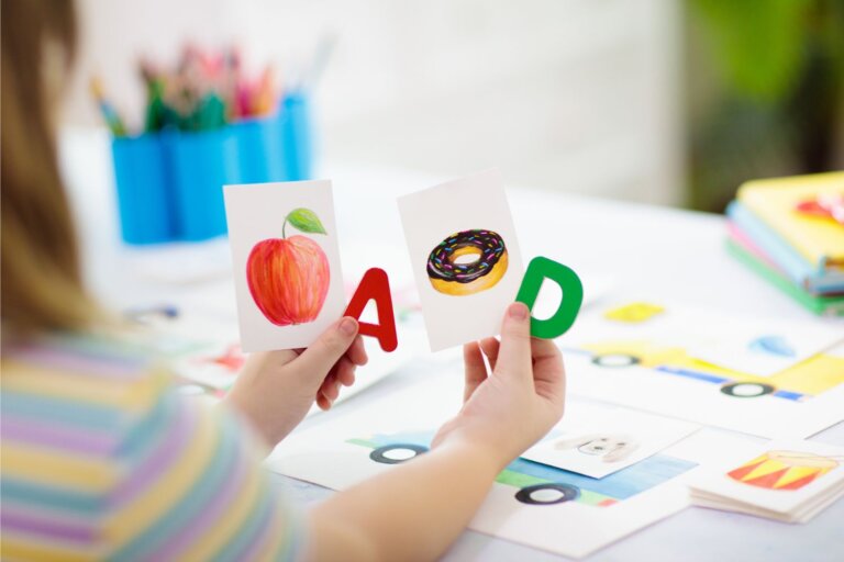 Phonics Level 1 768x512
